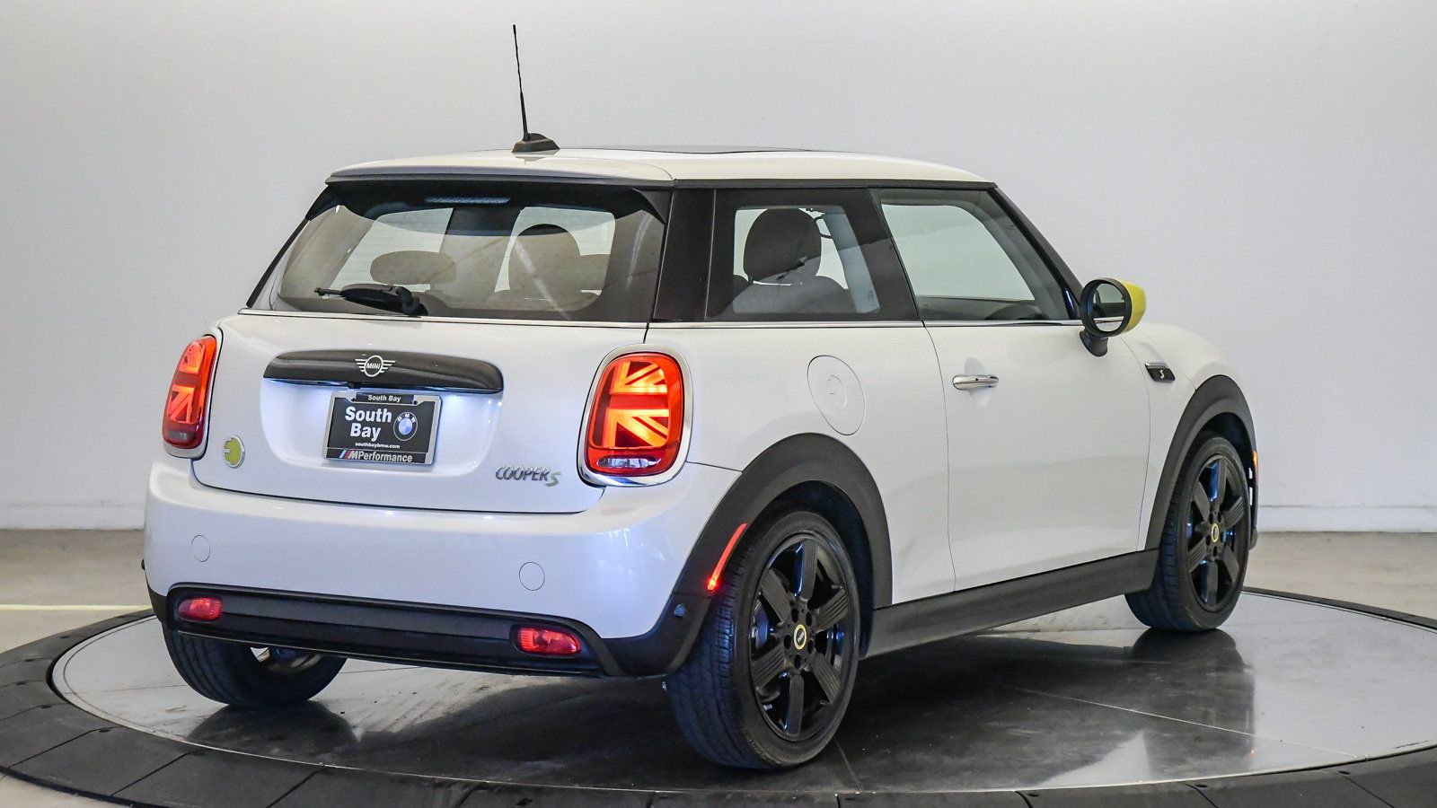 Used 2024 MINI Cooper SE FWD image 5