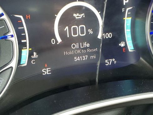 Used 2024 Chrysler Pacifica Touring-L FWD image 10