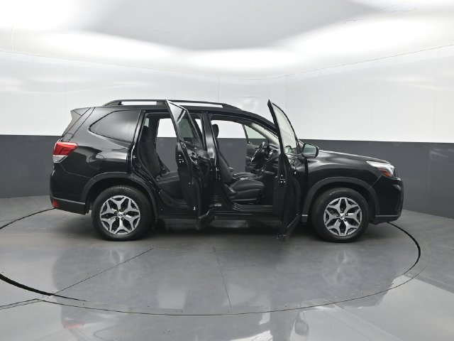 Used 2020 Subaru Forester Premium AWD/4WD image 39