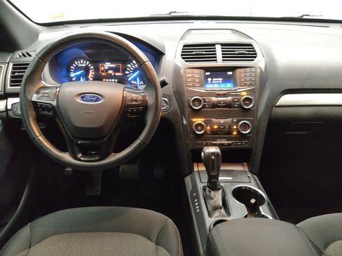 Used 2018 Ford Explorer XLT image 22