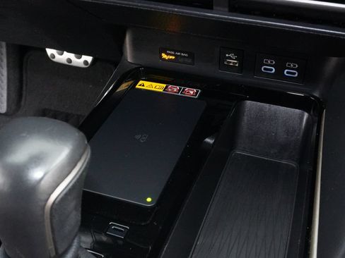 Used 2025 Toyota Camry XSE FWD image 17