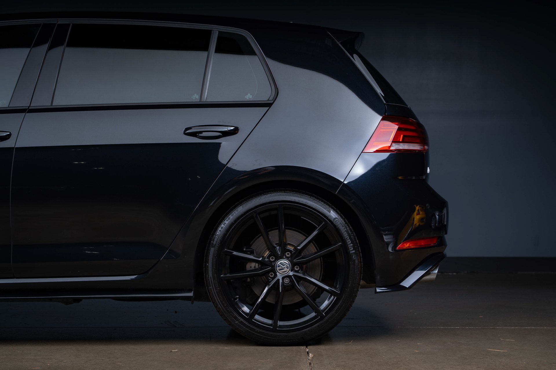 Used 2019 Volkswagen Golf R 4-Door AWD/4WD image 16