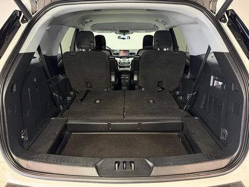 Used 2022 Ford Explorer XLT w/ Equipment Group 202A RWD image 14