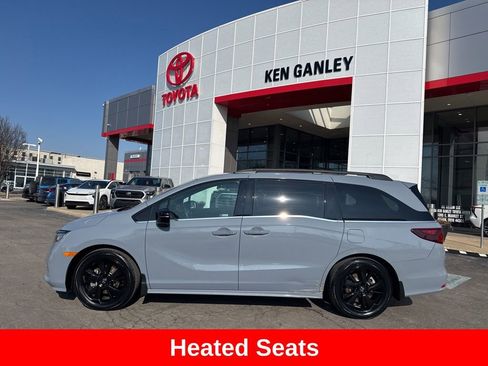 Used 2024 Honda Odyssey Sport image 3