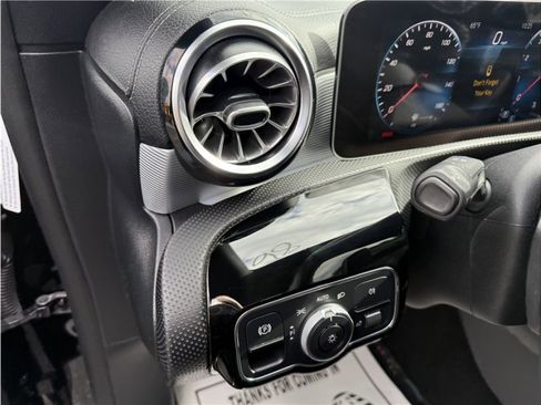 Used 2020 Mercedes-Benz CLA 250 image 32