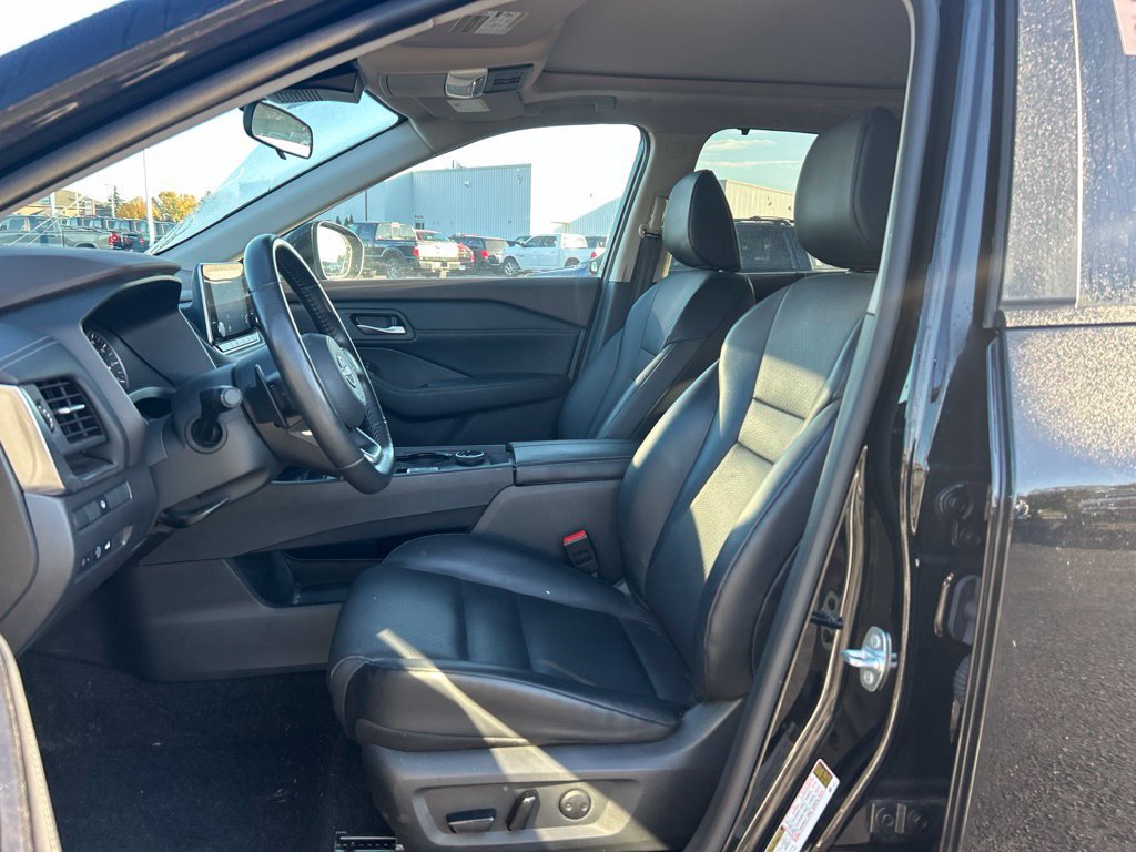 Used 2023 Nissan Rogue SV w/ SV Premium B Package AWD/4WD image 5