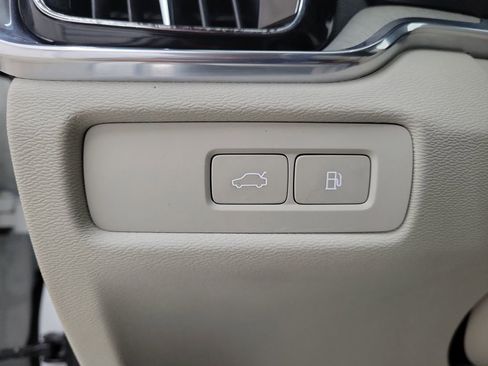 Used 2024 Volvo S60 T8 Plus image 32