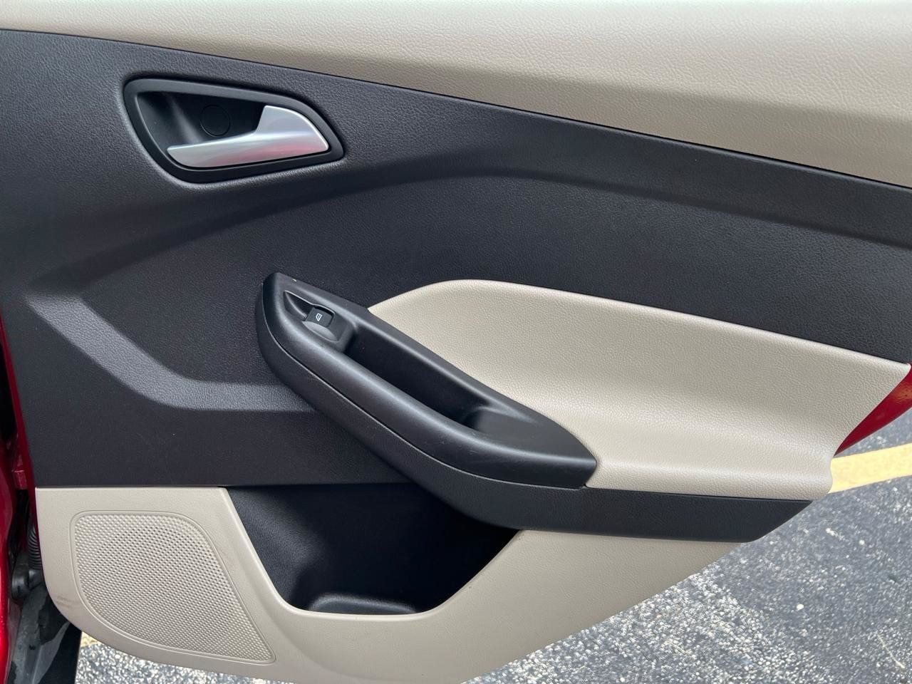 Used 2014 Ford Focus SE FWD image 30