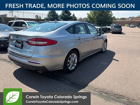 Used 2020 Ford Fusion SE FWD image 5