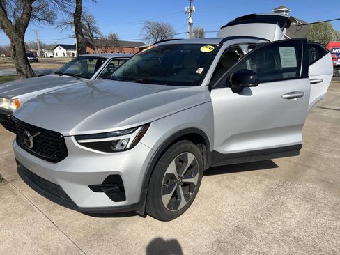 Used 2023 Volvo XC40 B5 Plus w/ Protection Package Premier image 1