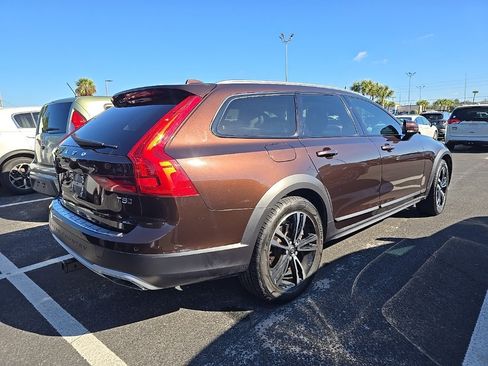 Used 2018 Volvo V90 T5 Cross Country w/ Convenience Package image 9
