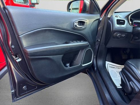 Used 2018 Jeep Compass Latitude w/ Cold Weather Group image 9