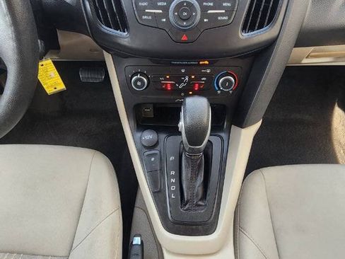Used 2018 Ford Focus SE w/ Cold Weather Package FWD image 13