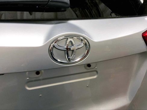 Used 2013 Toyota RAV4 LE AWD/4WD image 9