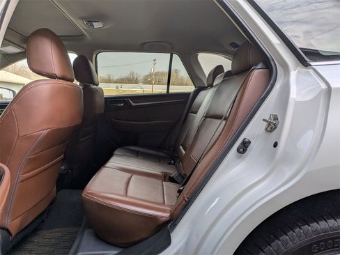 Used 2018 Subaru Outback 3.6R Touring image 9