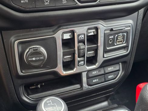 Used 2023 Jeep Wrangler Sahara w/ Cold Weather Group image 33