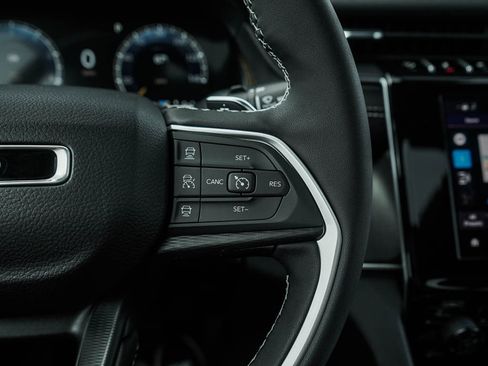 New 2025 Jeep Grand Cherokee Laredo X w/ Luxury Tech Group I image 22