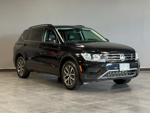 Used 2019 Volkswagen Tiguan SE w/ Panoramic Sunroof Package AWD/4WD image 3