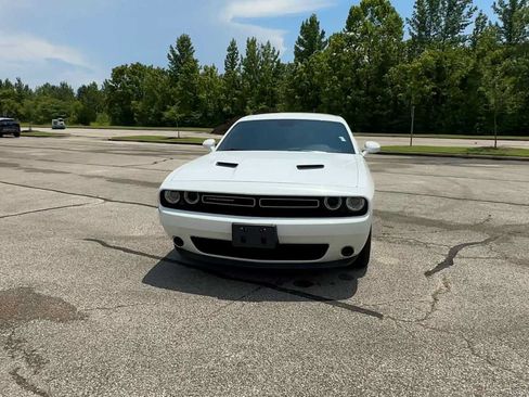Used 2019 Dodge Challenger SXT RWD image 3