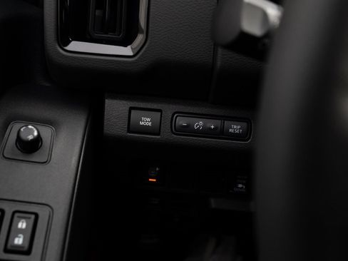 New 2026 Nissan Frontier PRO-4X w/ Pro-4x Convenience Package image 13