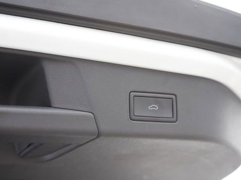 Used 2023 Volkswagen ID.4 Pro S Plus image 8