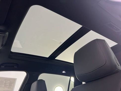 Used 2025 Cadillac XT6 Premium Luxury w/ Technology Package image 19