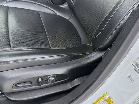 Used 2023 GMC Acadia SLT image 23