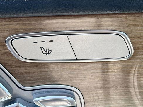 Used 2019 Mercedes-Benz GLC 300 4MATIC image 19