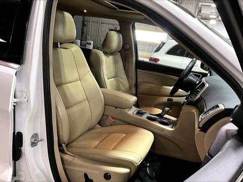 Used 2017 Jeep Grand Cherokee Limited AWD/4WD image 8