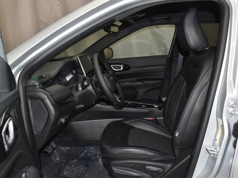 New 2026 Jeep Compass Latitude image 10