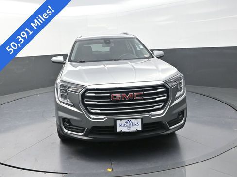 Used 2023 GMC Terrain SLT image 2