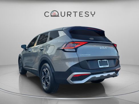 Used 2023 Kia Sportage LX image 2
