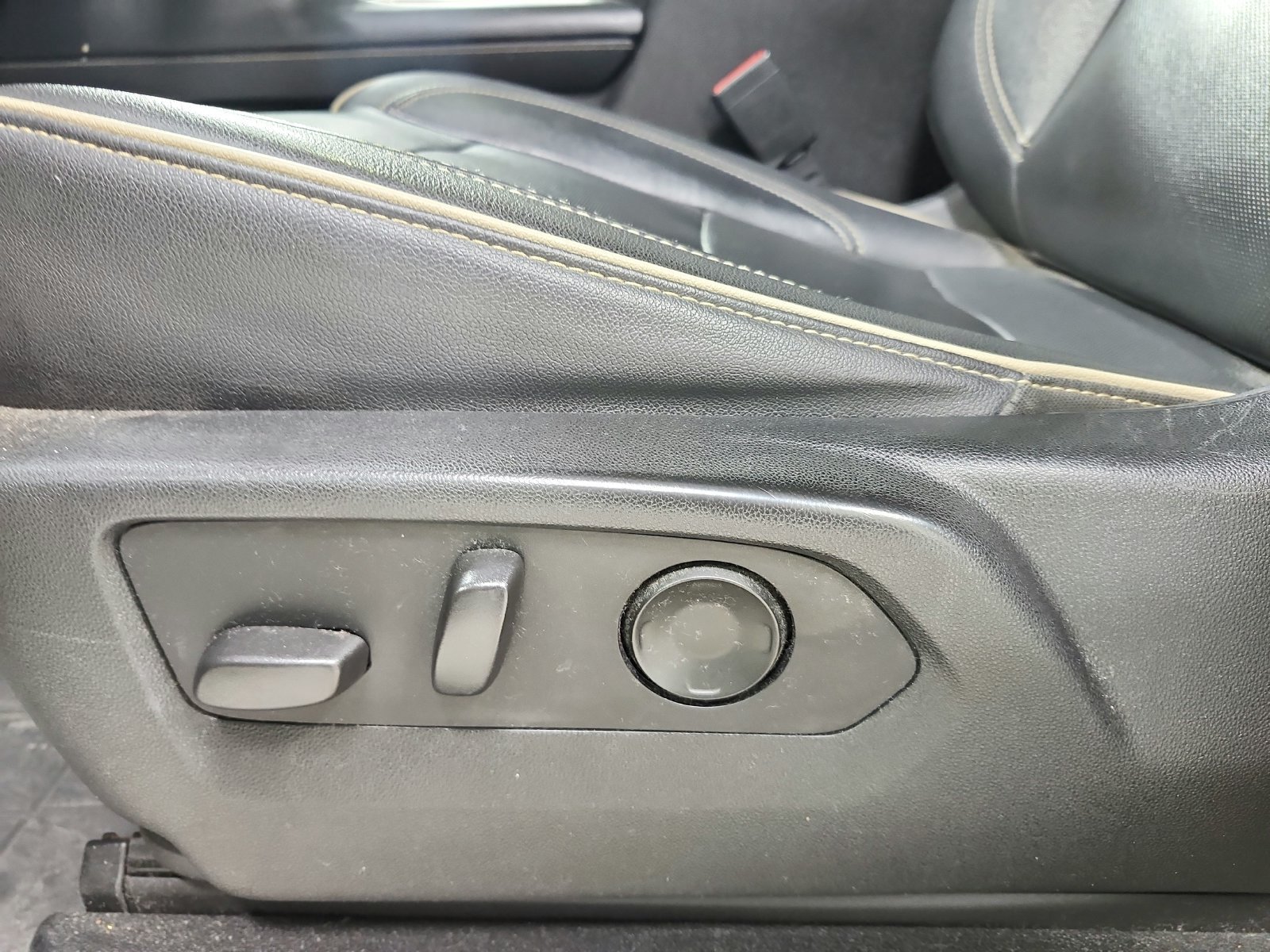 Used 2021 GMC Yukon SLT RWD image 13