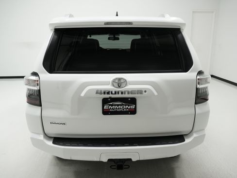 Used 2018 Toyota 4Runner SR5 Premium image 5