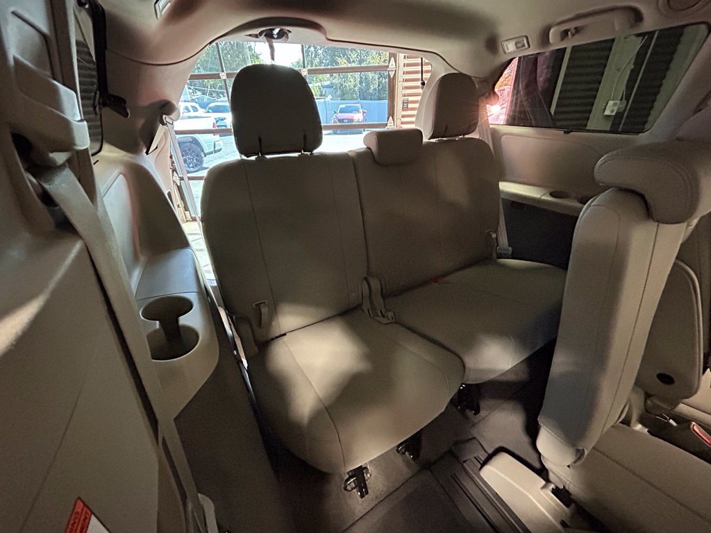 Used 2017 Toyota Sienna XLE FWD image 6