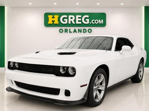 Used 2018 Dodge Challenger SXT RWD image 4