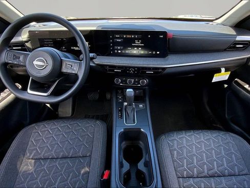 Used 2025 Nissan Kicks SV image 7