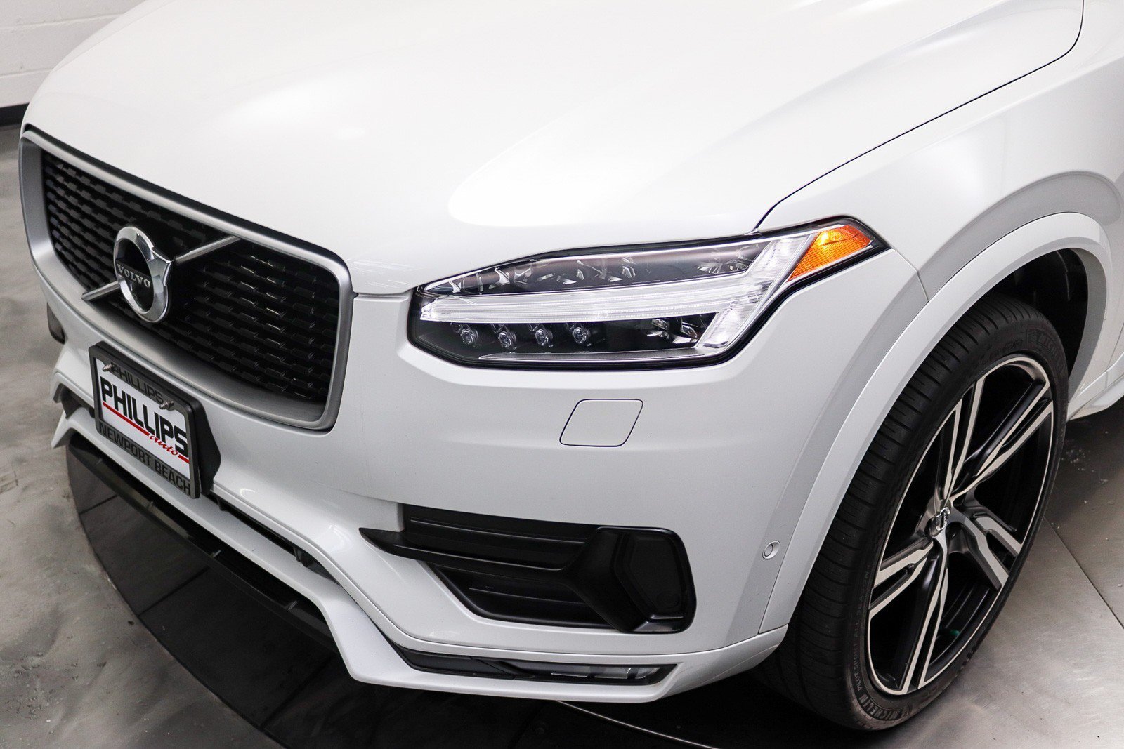 Used 2017 Volvo XC90 T6 R-Design w/ Vision Package AWD/4WD image 10