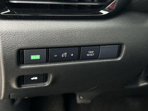 Used 2024 Nissan Sentra SV FWD image 13