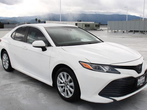 Certified 2019 Toyota Camry LE image 2