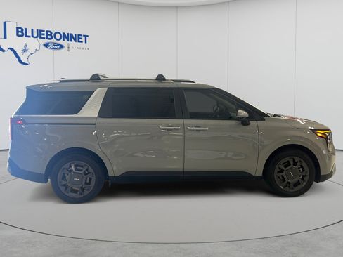 Used 2025 Kia Carnival EX FWD image 4