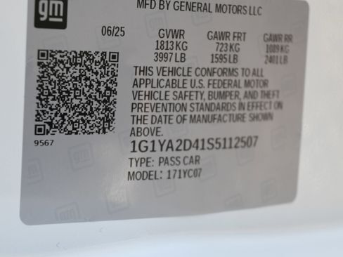 Used 2025 Chevrolet Corvette Stingray Coupe w/ 1LT image 35