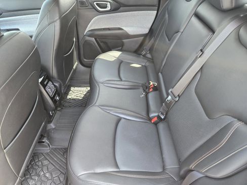 Used 2022 Jeep Compass Latitude w/ Sun and Sound Group AWD/4WD image 23