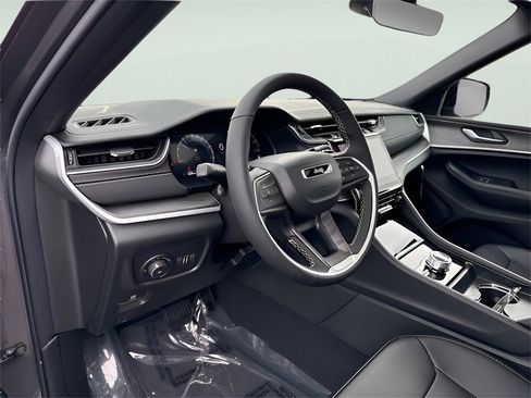 New 2025 Jeep Grand Cherokee Limited image 23
