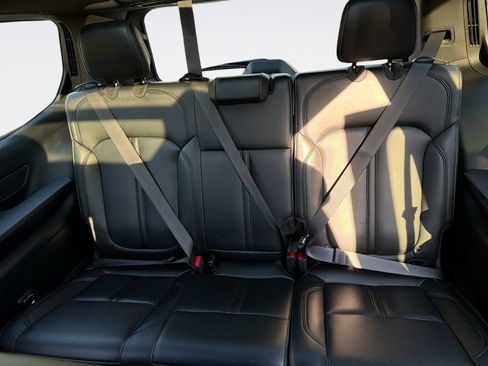 Used 2023 Jeep Wagoneer 4WD w/ Premium Group I image 26