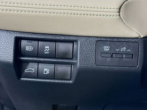 Certified 2020 Toyota Avalon XLE w/ Moonroof Package image 19