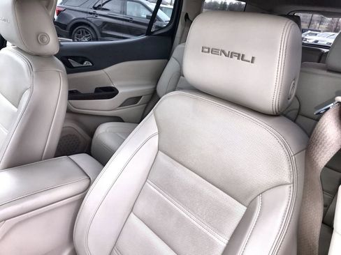 Used 2023 GMC Acadia Denali w/ Denali Ultimate Package AWD/4WD image 11
