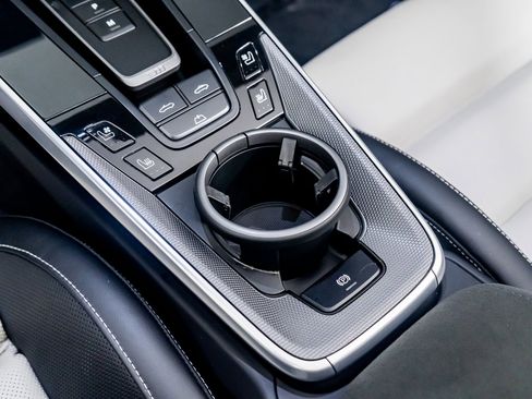 Used 2022 Porsche 911 Turbo image 45