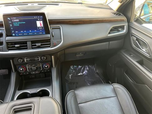 Used 2024 Chevrolet Suburban Premier image 19