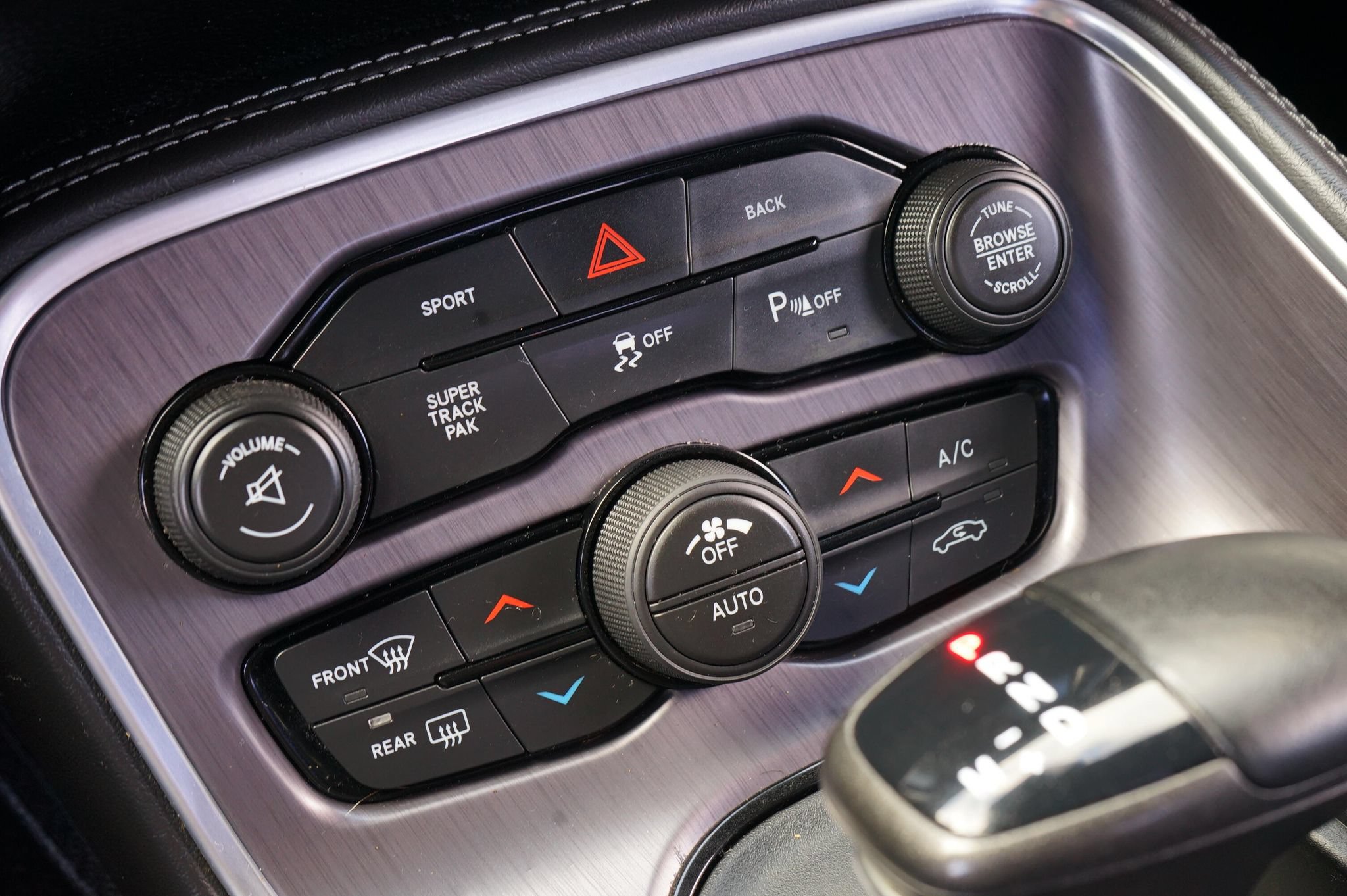 Used 2015 Dodge Challenger SXT w/ Driver Convenience Group RWD image 20